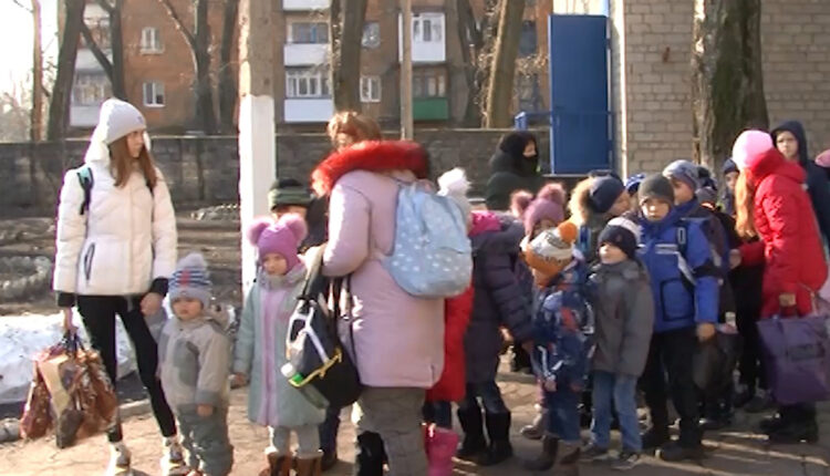 Эвакуация продолжается, жители Республики едут в Россию