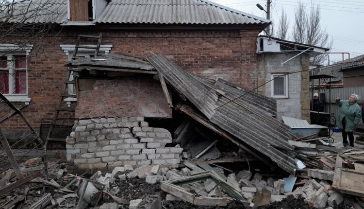 ВФУ разрушает жилые дома в Горловке (фото)