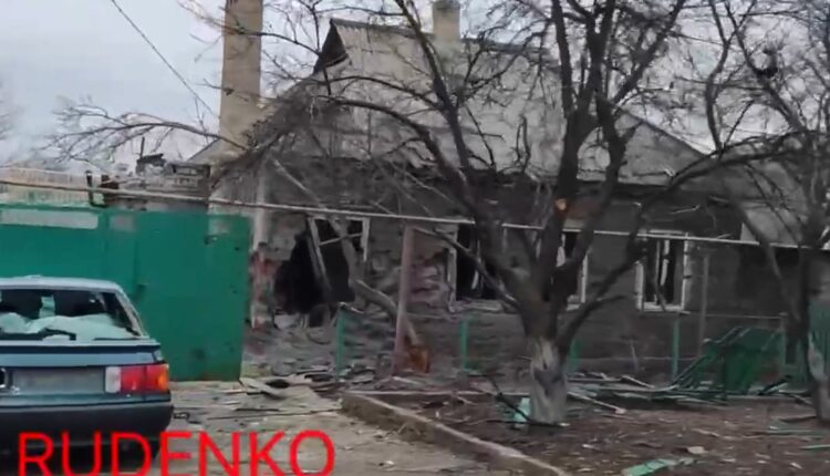 Последствия обстрела в Киевском районе (видео)