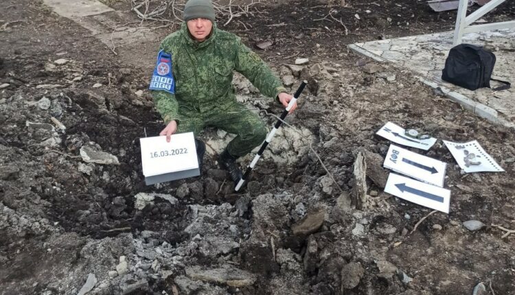 Представительство ДНР в СЦКК: фоторепортаж о последствиях обстрела Петровского района Донецка