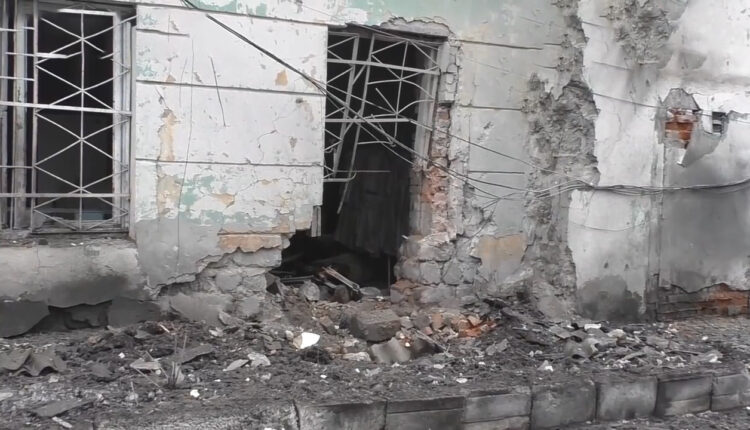 Боевиками ВСУ разбиты детская больница и детский сад