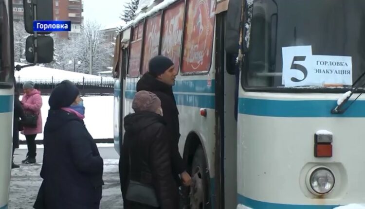 В Горловке возобновлена эвакуация: спасают стариков, женщин и детей