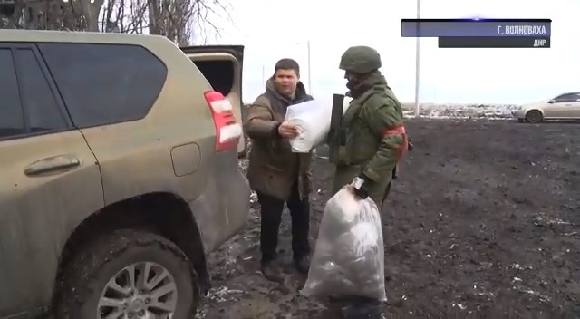 Донецкое предприятие доставило теплую форму и обувь бойцам Народной милиции в Волновахе