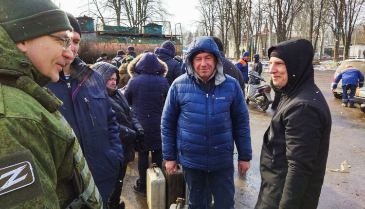 Медикаменты для освобожденных Бугаса и Волновахи: парламентарии ДНР передали гумпомощь