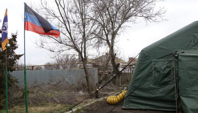 Гуманитарный коридор: МЧС ДНР организовало пункт помощи эвакуируемым в Безыменном