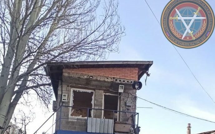 Представительство ДНР в СЦКК: фоторепортаж о последствиях обстрела Киевского района Донецка