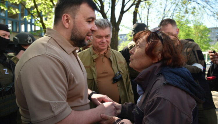 Денис Пушилин посетил один из гуманитарных центров, организованных силами жителей Мариуполя