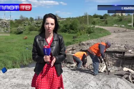 Между Мариуполем и селом Ильичёвское начали восстанавливать взорванный боевиками мост