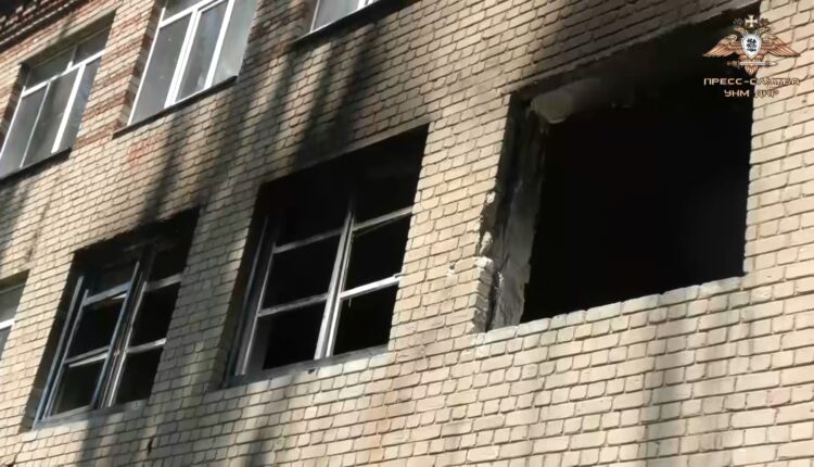 Последсвия попадания снарядов ВФУ в школу №103 в Петровском районе Донецка