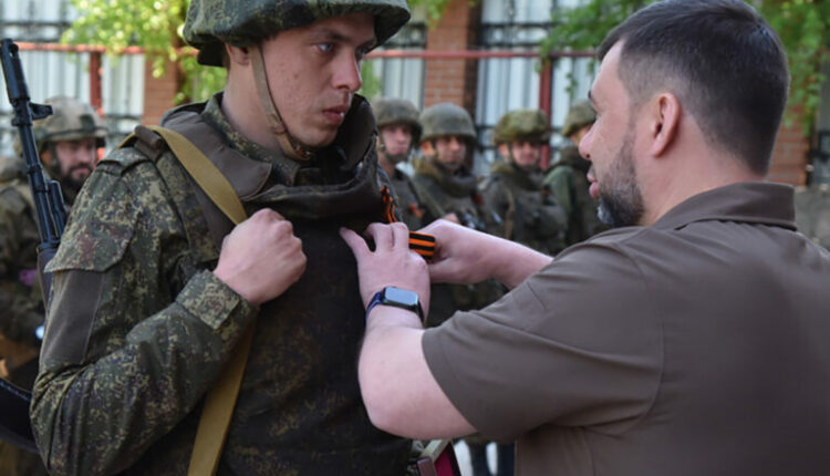 Денис Пушилин присвоил звание Героя Донецкой Народной Республики трем военнослужащим Народной милиции