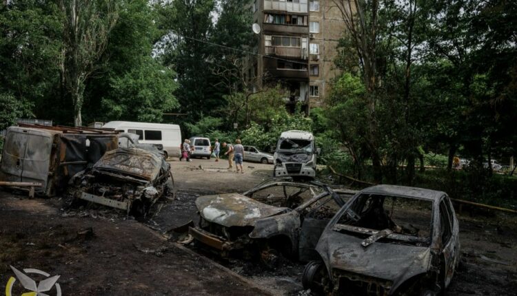 Разрушения после массированного обстрела ВСУ в Ворошиловском районе