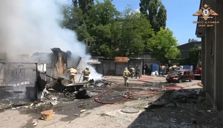 Последствия обстрела ВФУ в Будённовском районе Донецка 13.06.2022
