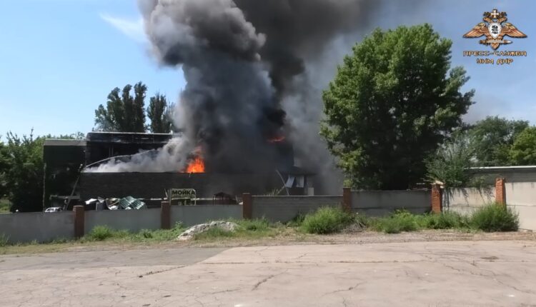 Пожар на АЗС в Куйбышевском районе в результате обстрела ВФУ
