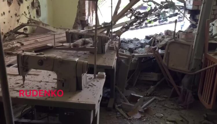 Снарядом ВФУ разрушено швейное предприятие в Донецке