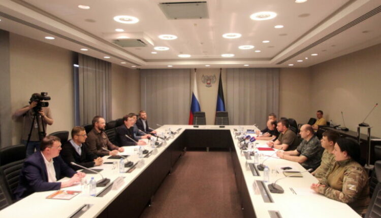 «Донбасс все теснее сотрудничает с Россией»: Денис Пушилин провел рабочую встречу с делегацией Нижегородской области