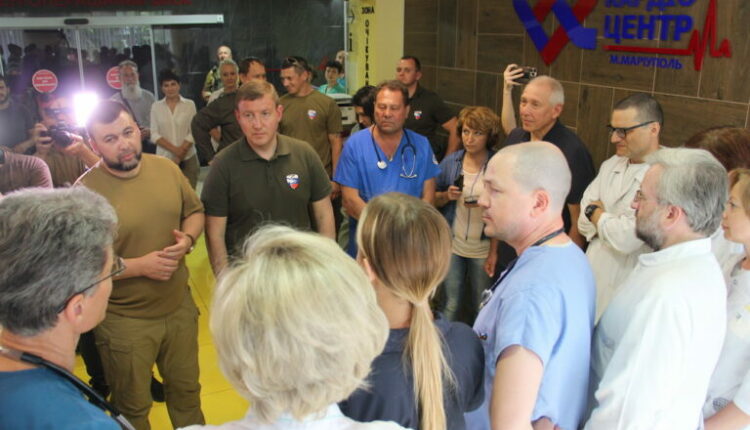 Денис Пушилин и Андрей Турчак встретились в Мариуполе с российскими врачами-волонтерами