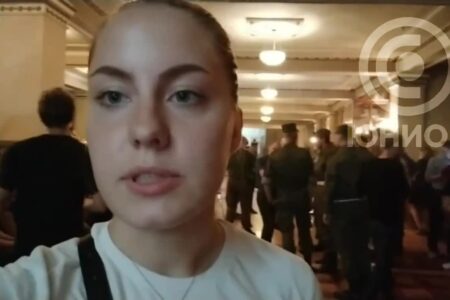 Атака на Донецкий театр оперы и балета: репортаж из здания Донбасс-Оперы во время обстрела