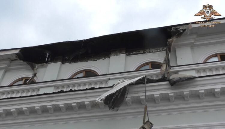 Киевские неонацисты обстреляли здание железнодорожного вокзала