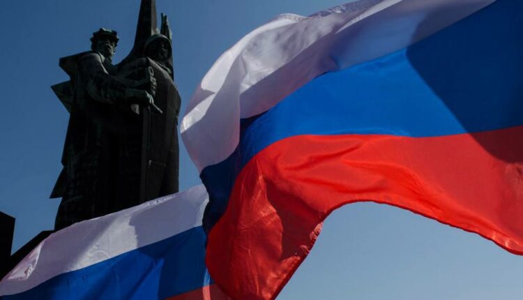 Денис Пушилин поздравил с Днем Государственного флага России