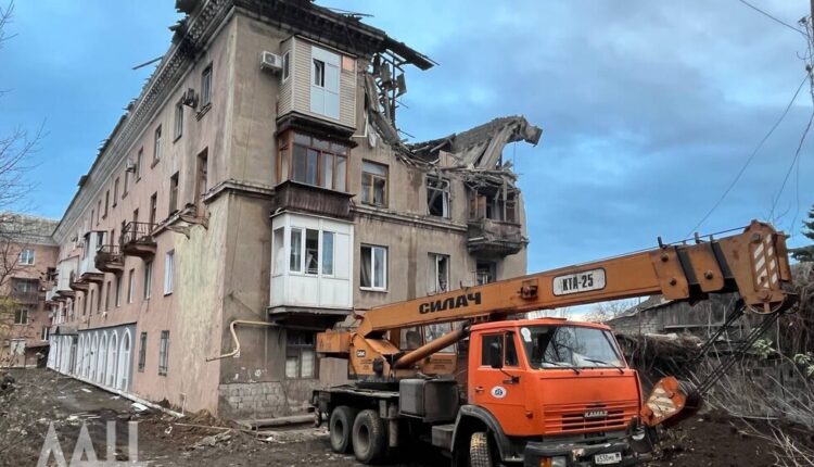 Последствия ночного обстрела Центрально-Городского района Макеевки со стороны ВФУ