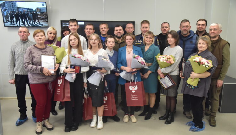 За проявленное мужество: Денис Пушилин и Андрей Турчак наградили детей-героев