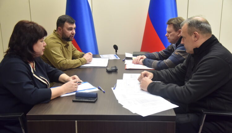 Денис Пушилин заслушал доклады Эдуарда Осипова и Алексея Кулемзина по вопросу подачи теплоносителя в Донецке