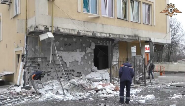Последствия обстрела со стороны ВФУ в Киевском районе Донецка