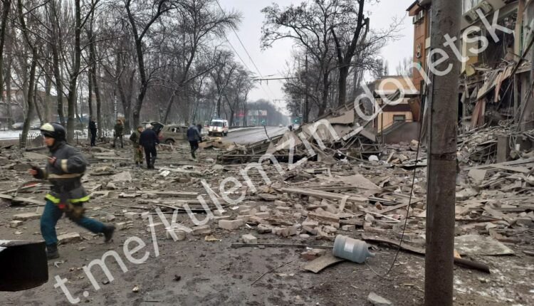 Под обстрел боевиков Киева попали супермаркет и аптека в Калининском районе столицы