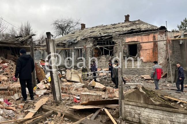 Боевики Киева обстреляли из РСЗО два тыловых района Донецка, есть разрушения