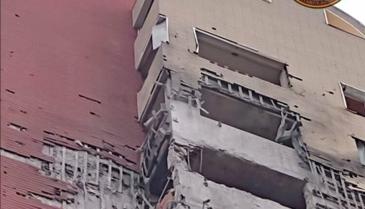 Противорадиолокационная ракета противника попала в многоквартирный жилой дом в Донецке